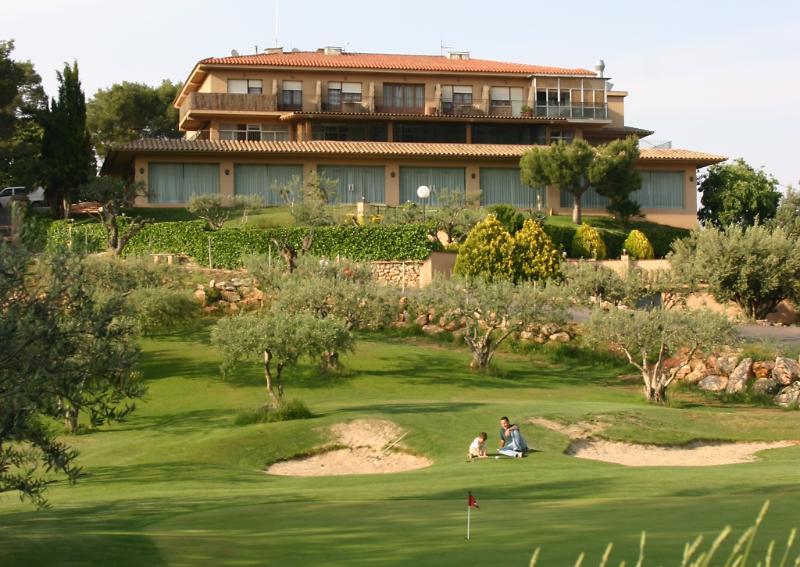 Hotel Golf Can Rafel Корбера де Лиобрегат Экстерьер фото